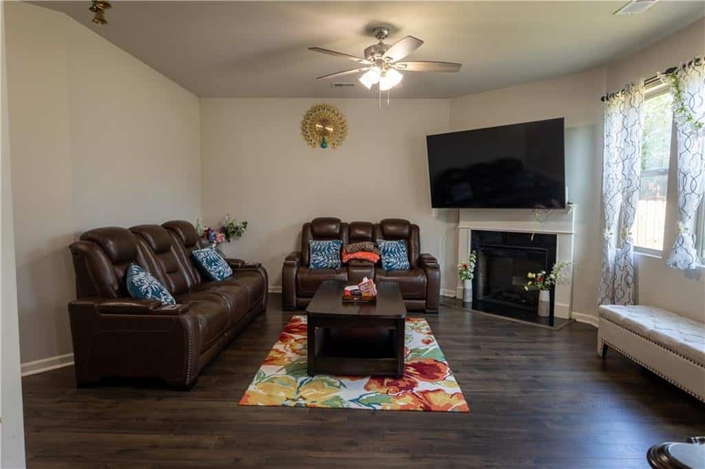 Listing photo 6