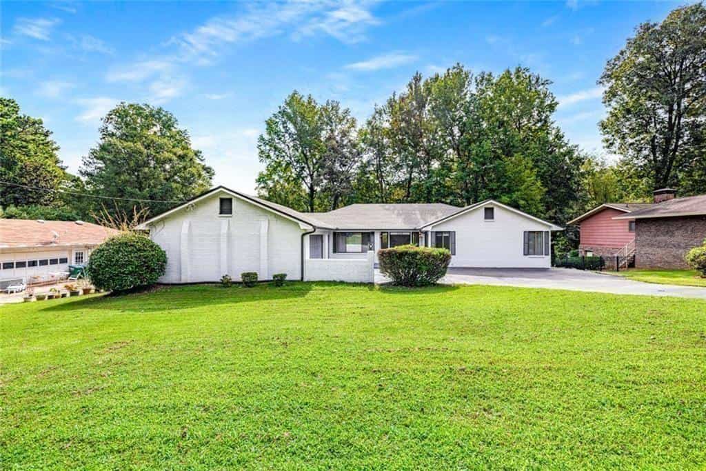 234 Shadow Lake Drive SW, Lilburn, GA 30047