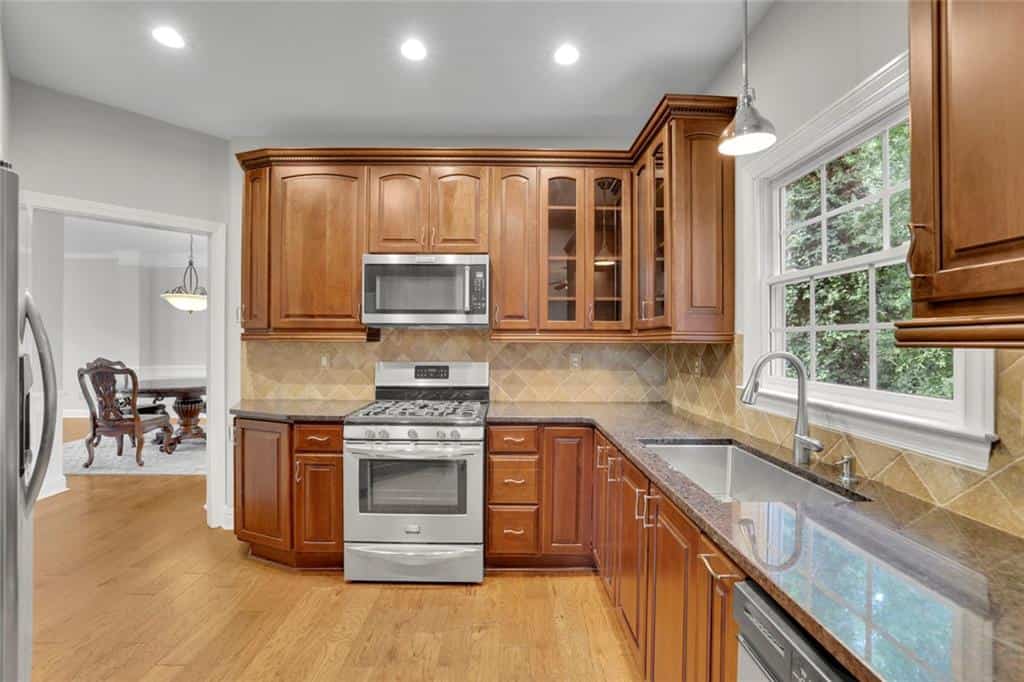 Listing photo 6
