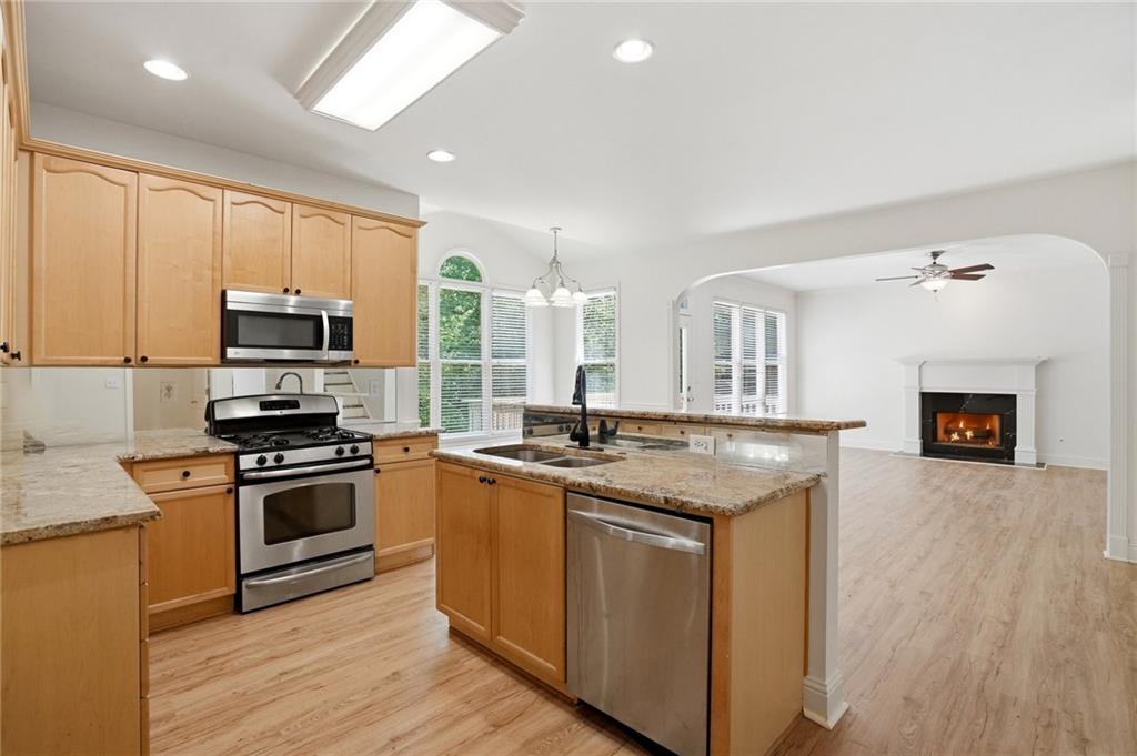 Listing photo 6