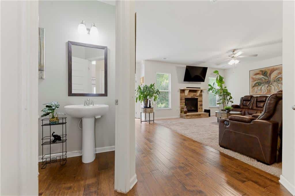 Listing photo 6