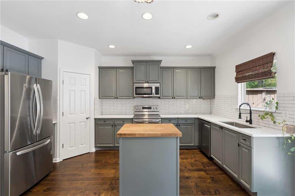 Listing photo 6