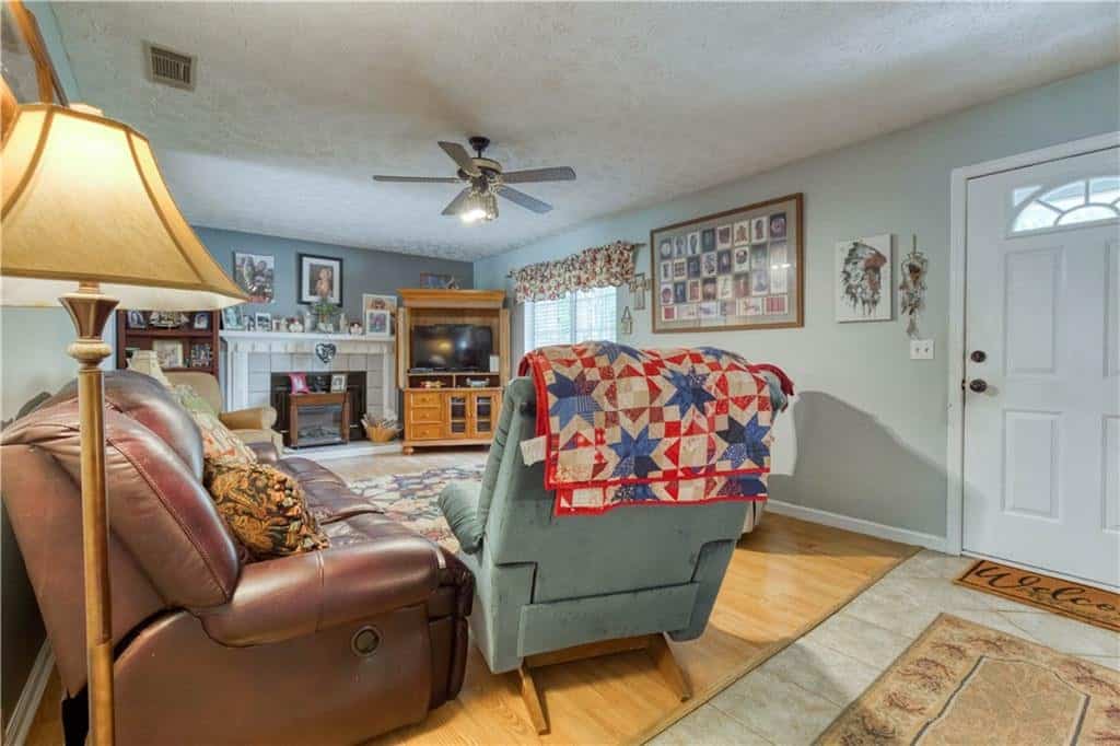 Listing photo 6