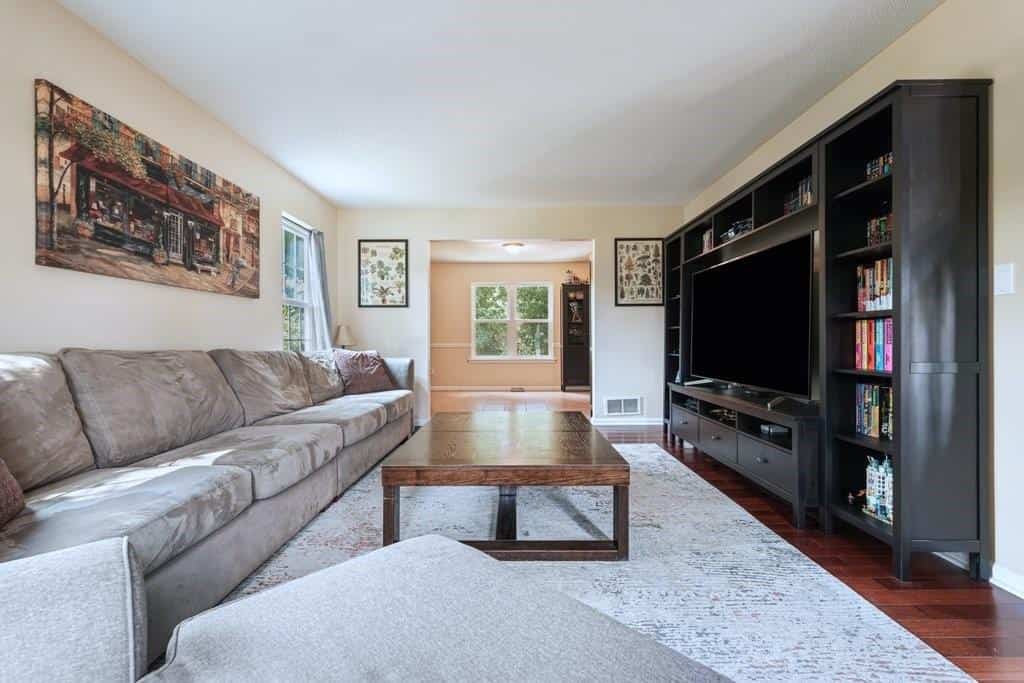 Listing photo 6