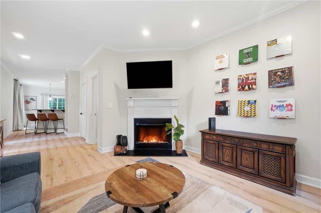 Listing photo 6