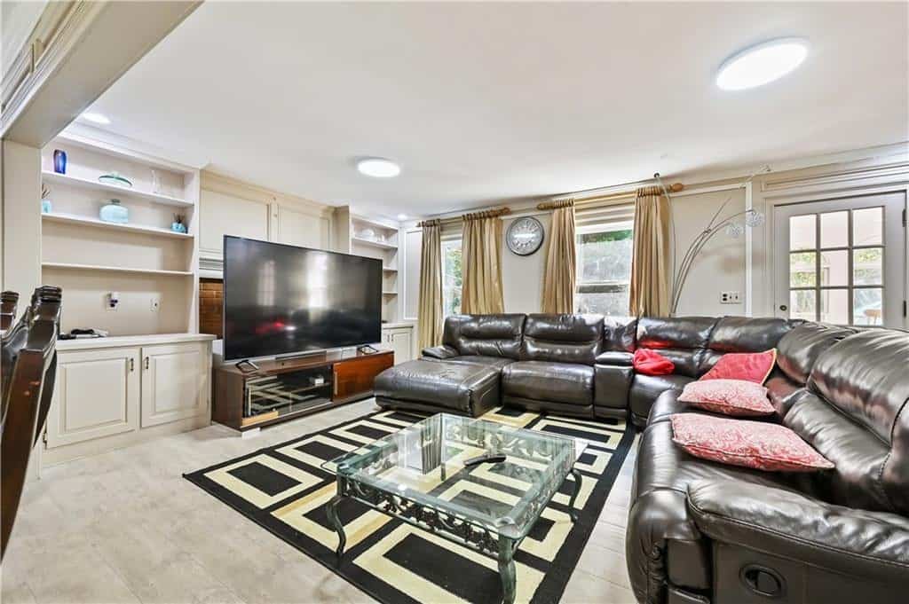 Listing photo 6