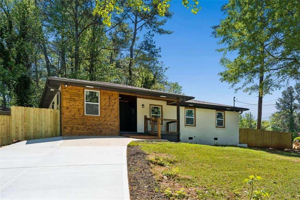 Listing photo 2