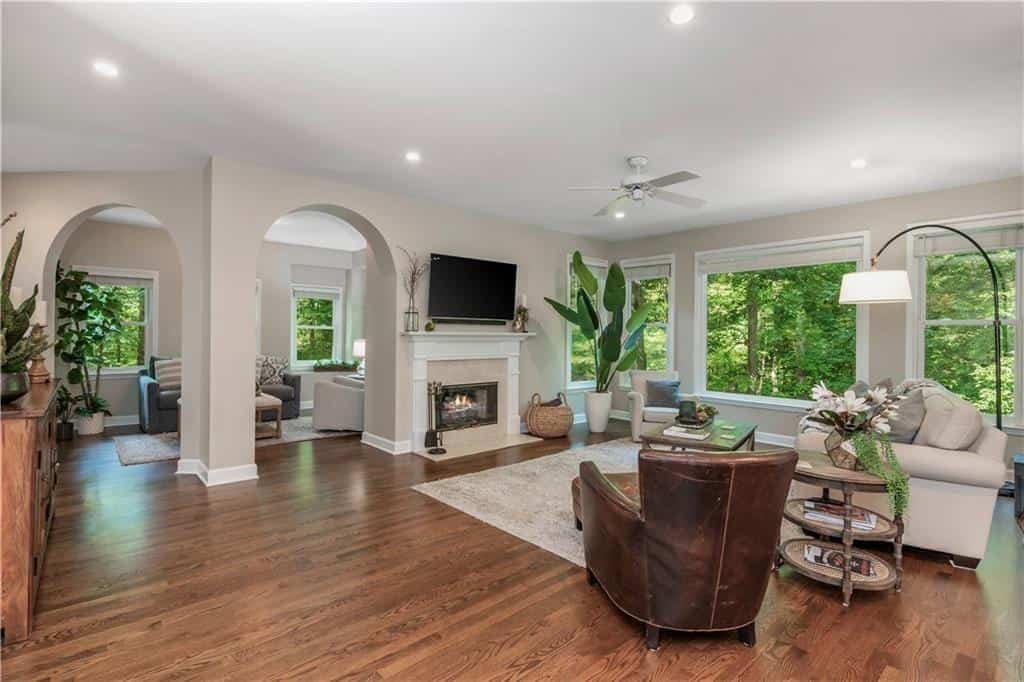 Listing photo 6