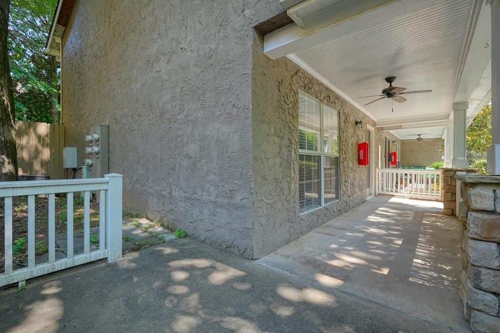 Listing photo 6