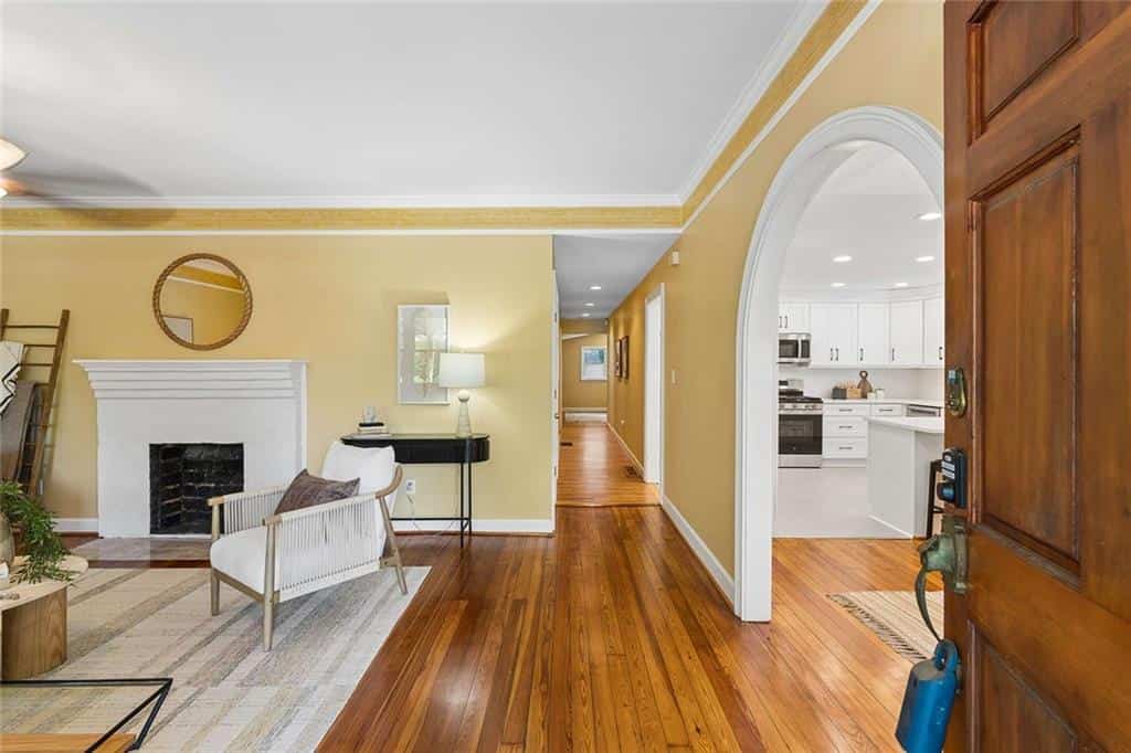 Listing photo 6