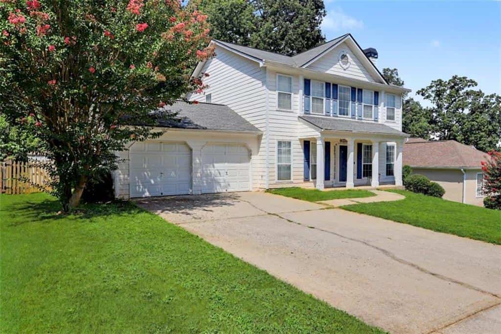 Listing photo 3