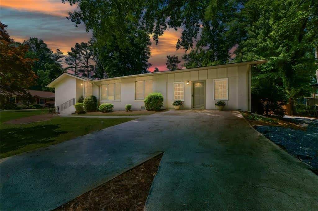Listing photo 2