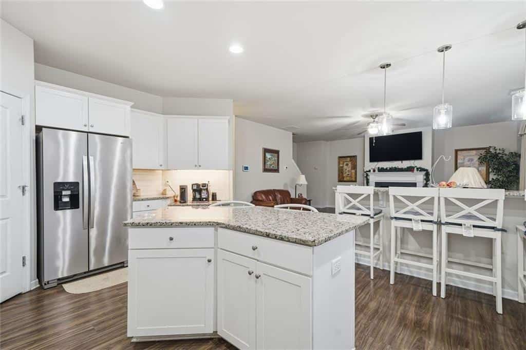 Listing photo 6