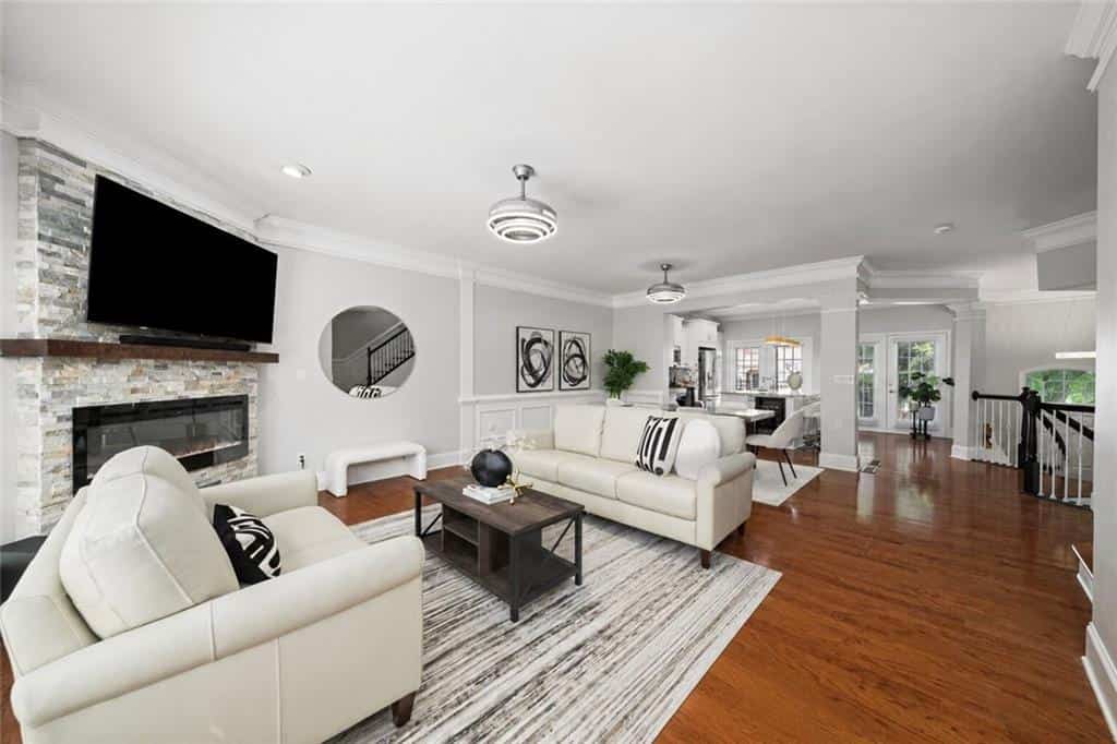 Listing photo 3