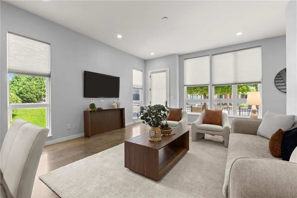 Listing photo 6