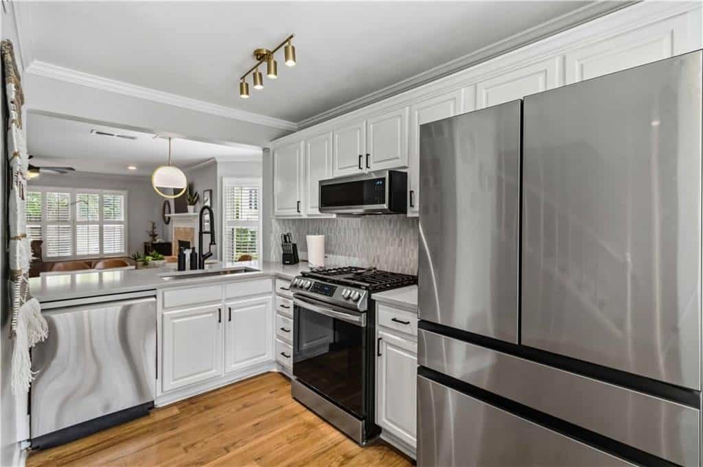 Listing photo 2
