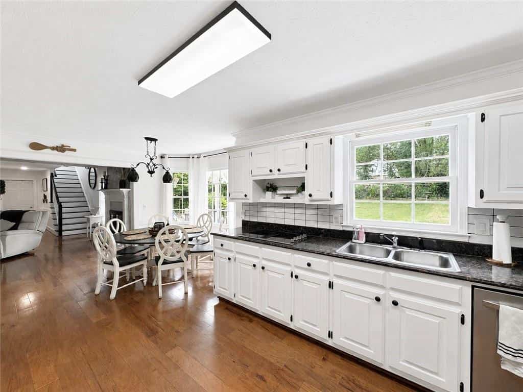 Listing photo 6