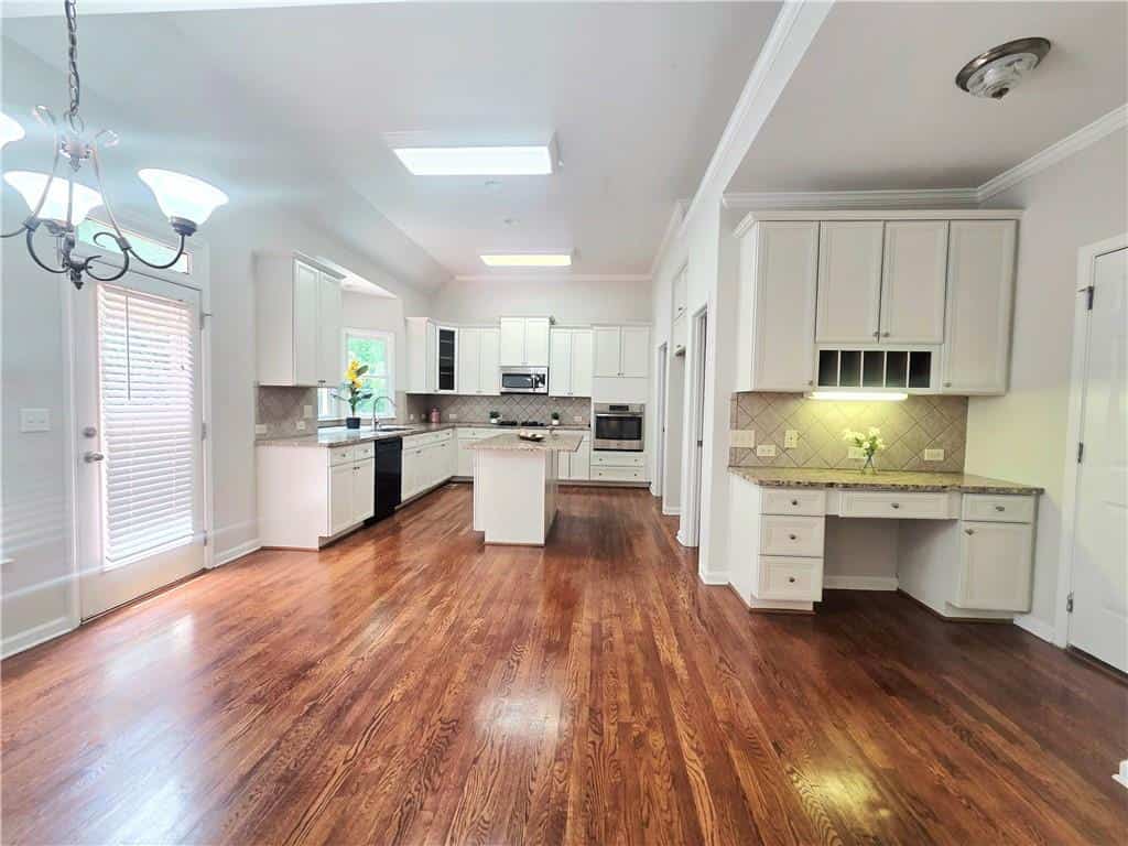 Listing photo 3