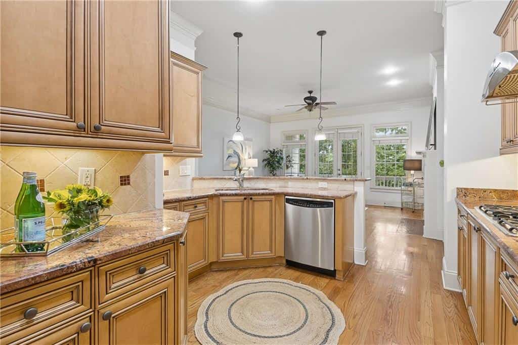 Listing photo 6