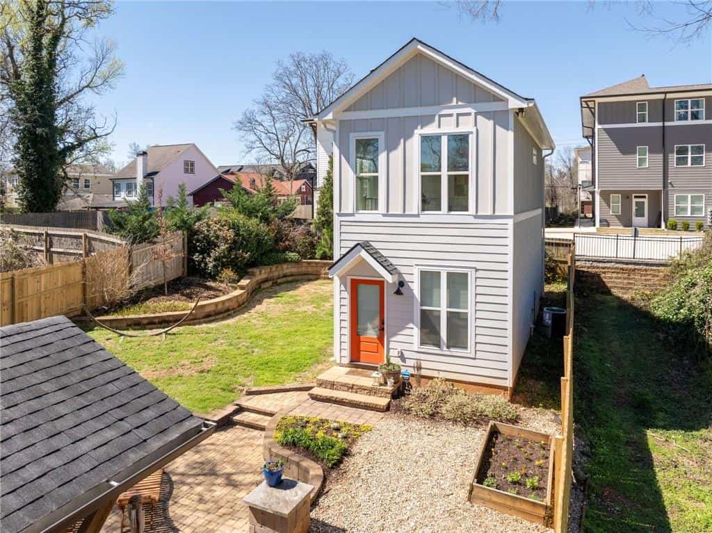 Listing photo 2