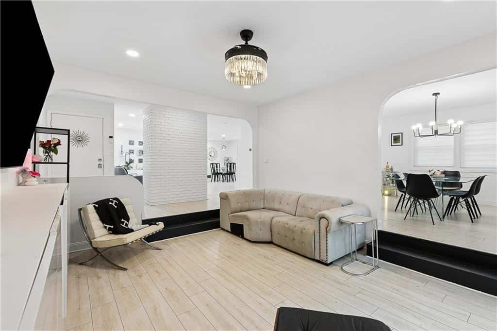Listing photo 6