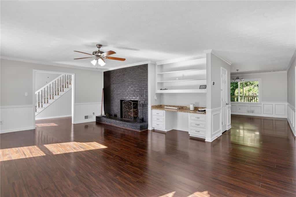 Listing photo 3