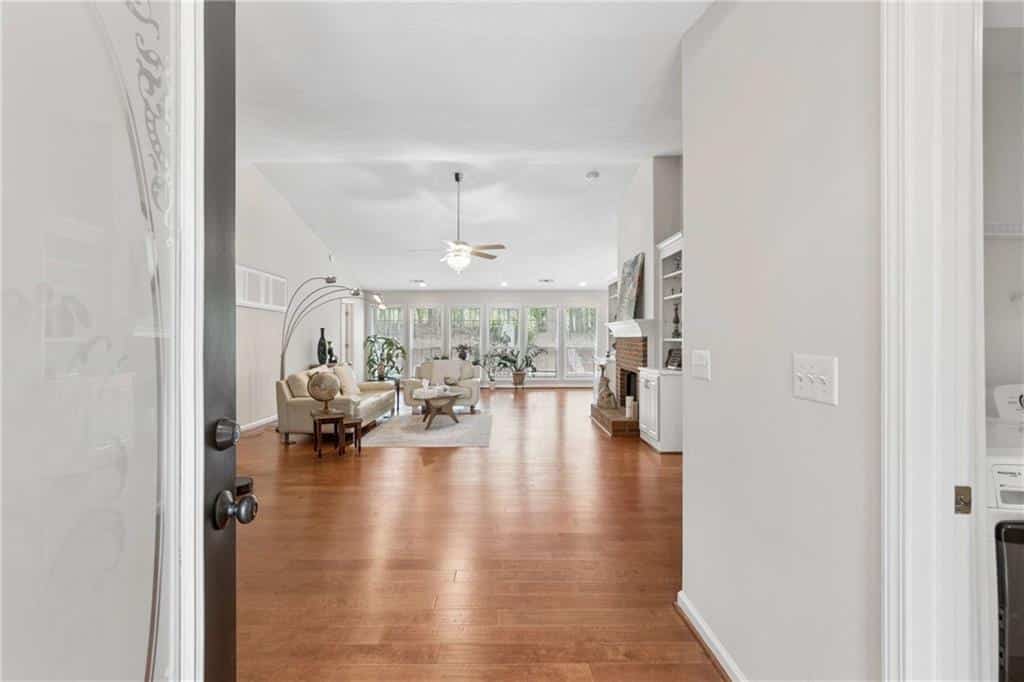 Listing photo 6