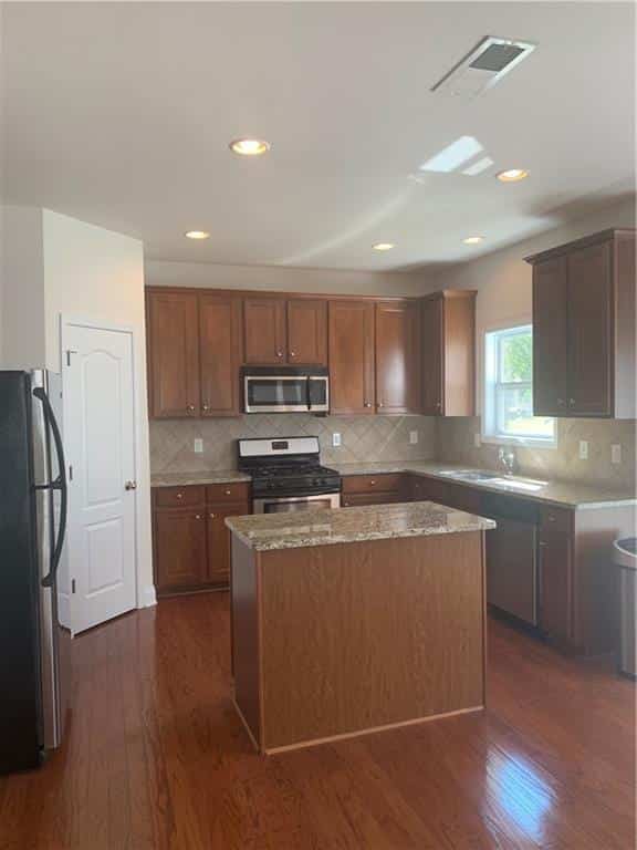 Listing photo 6