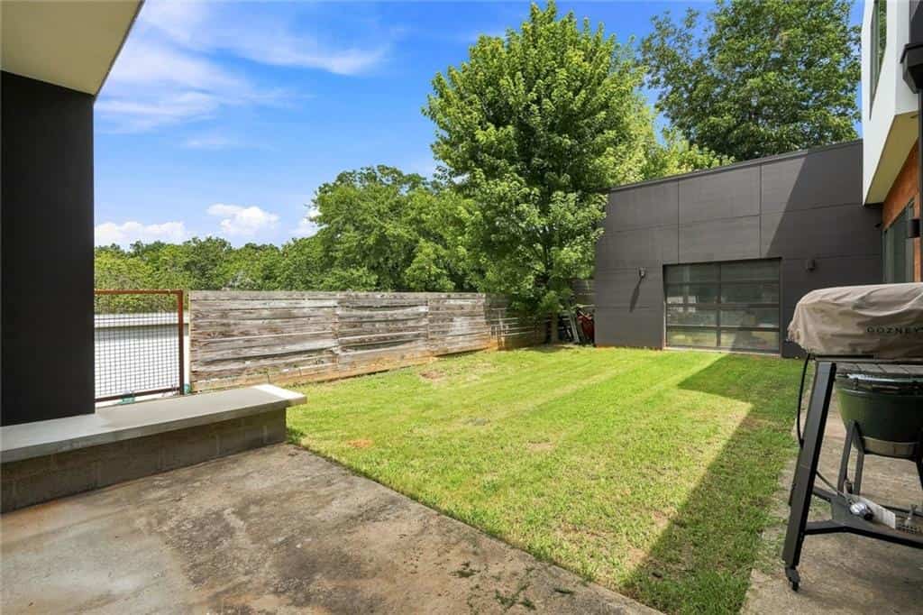 Listing photo 6