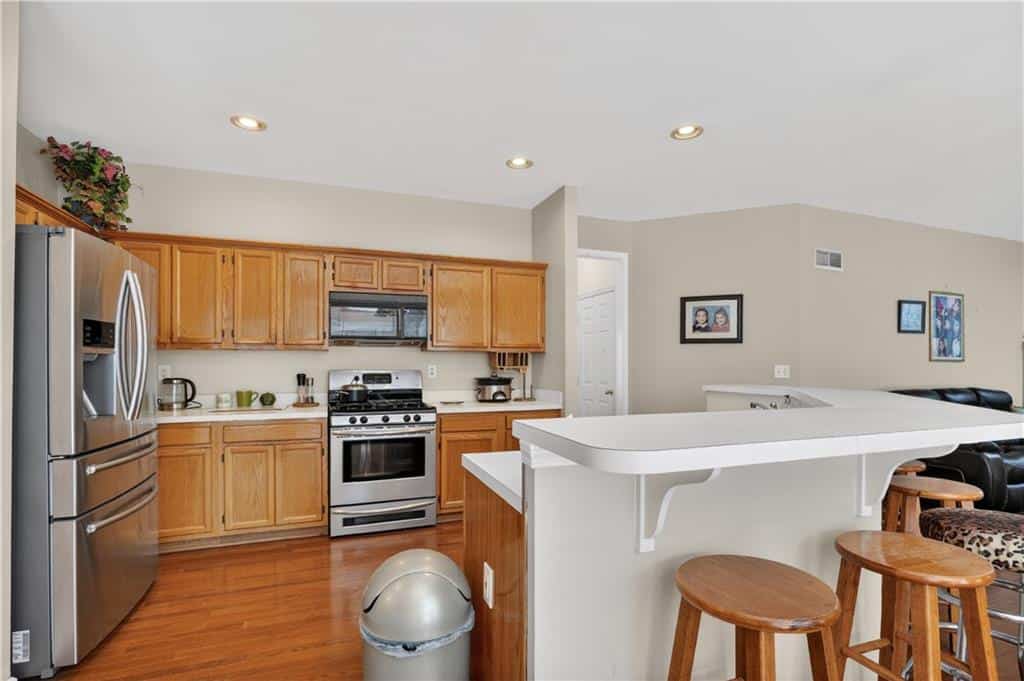 Listing photo 6