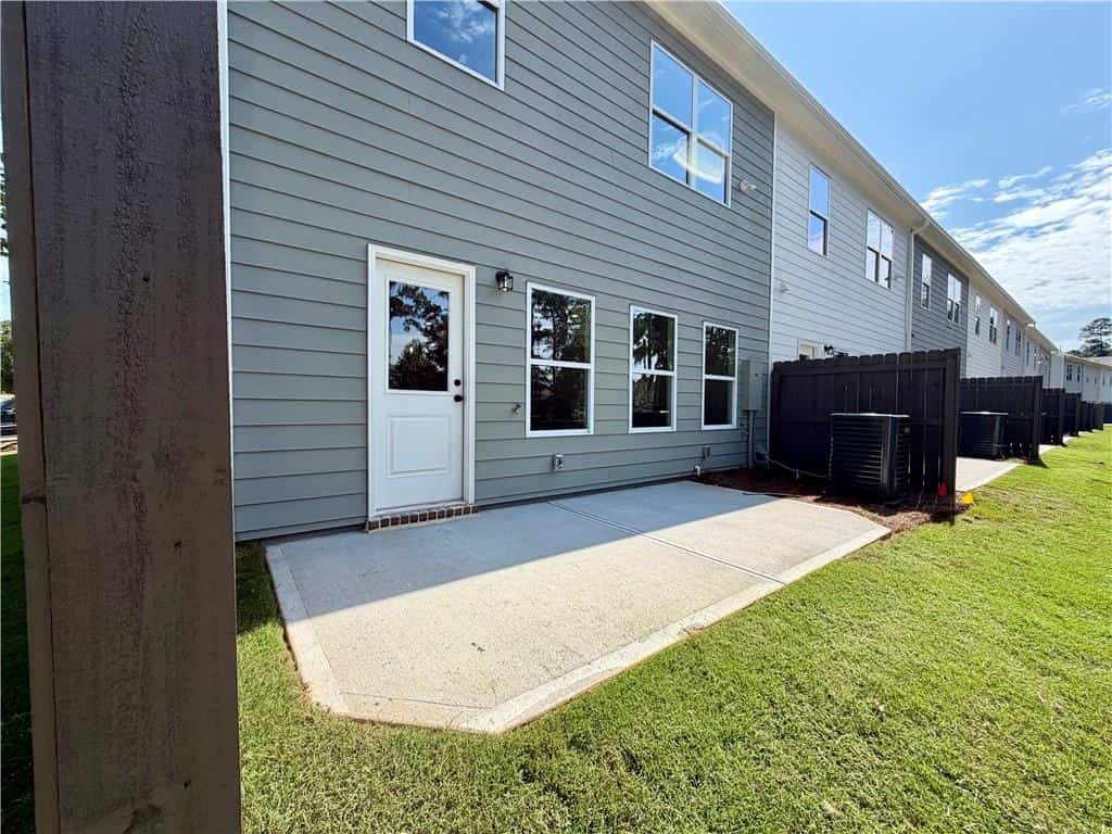 Listing photo 6