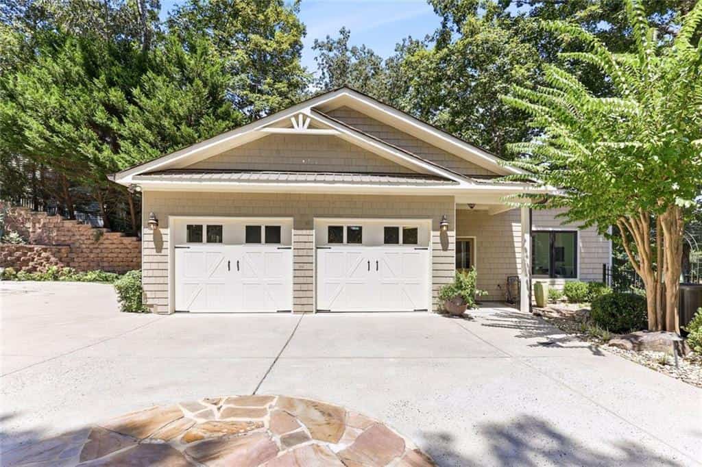 Listing photo 6