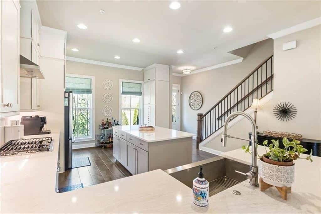 Listing photo 6