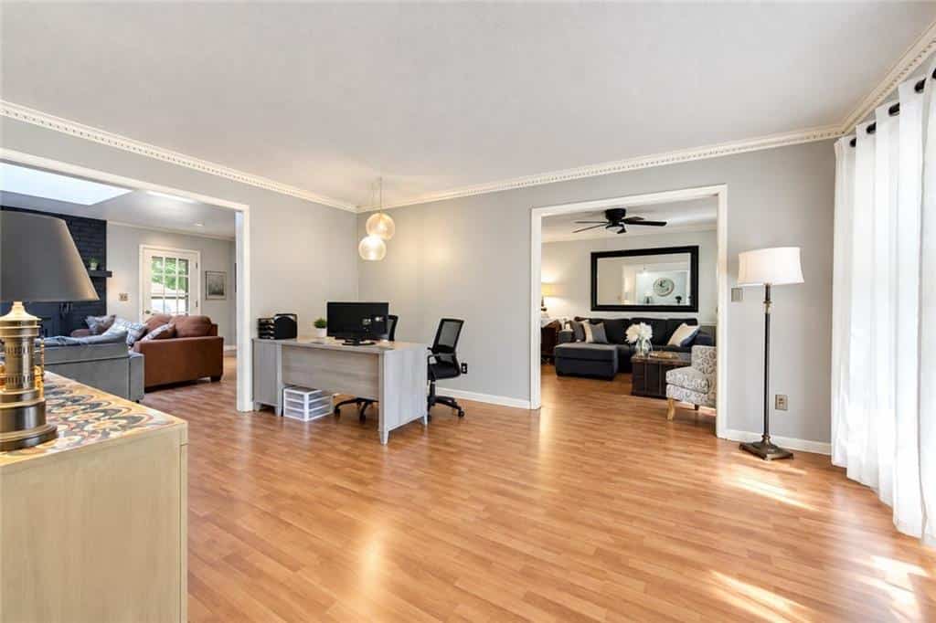 Listing photo 2