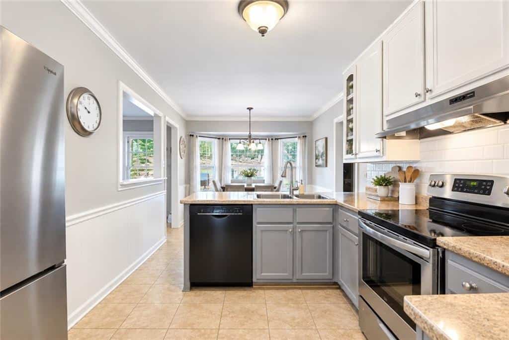 Listing photo 3