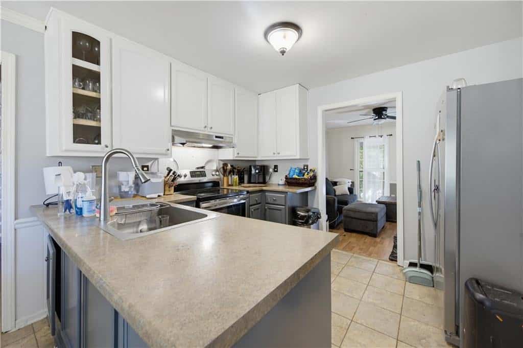 Listing photo 6