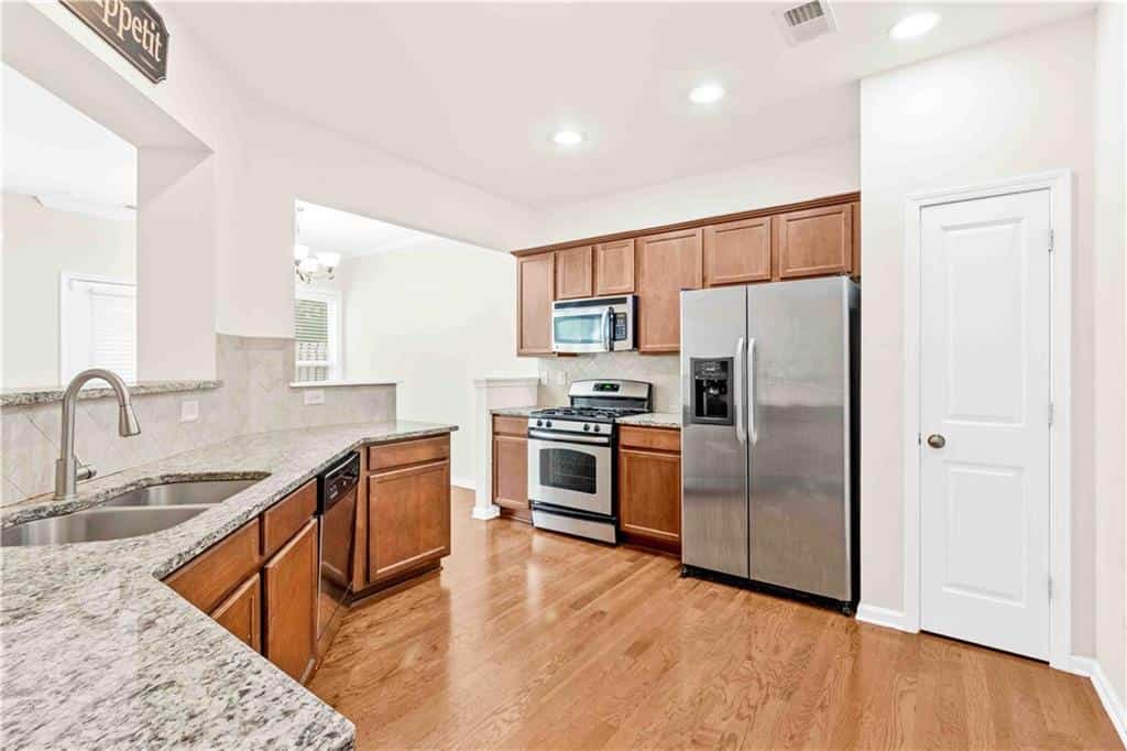 Listing photo 6