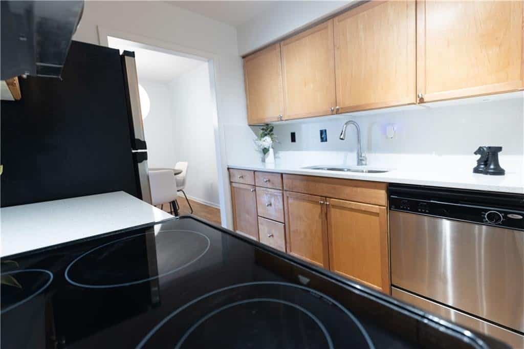 Listing photo 6