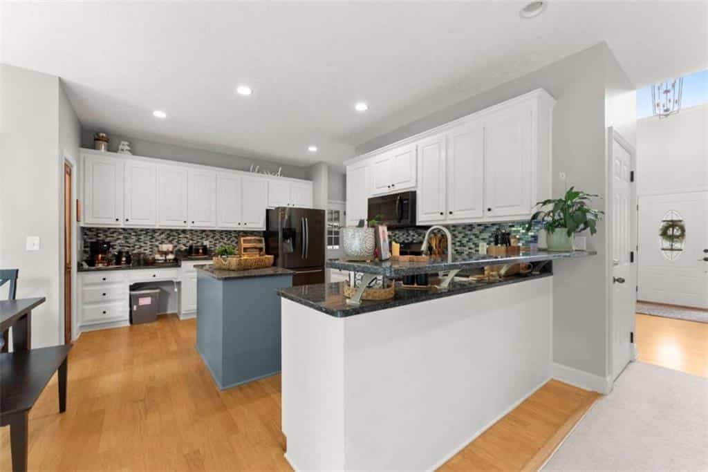 Listing photo 4