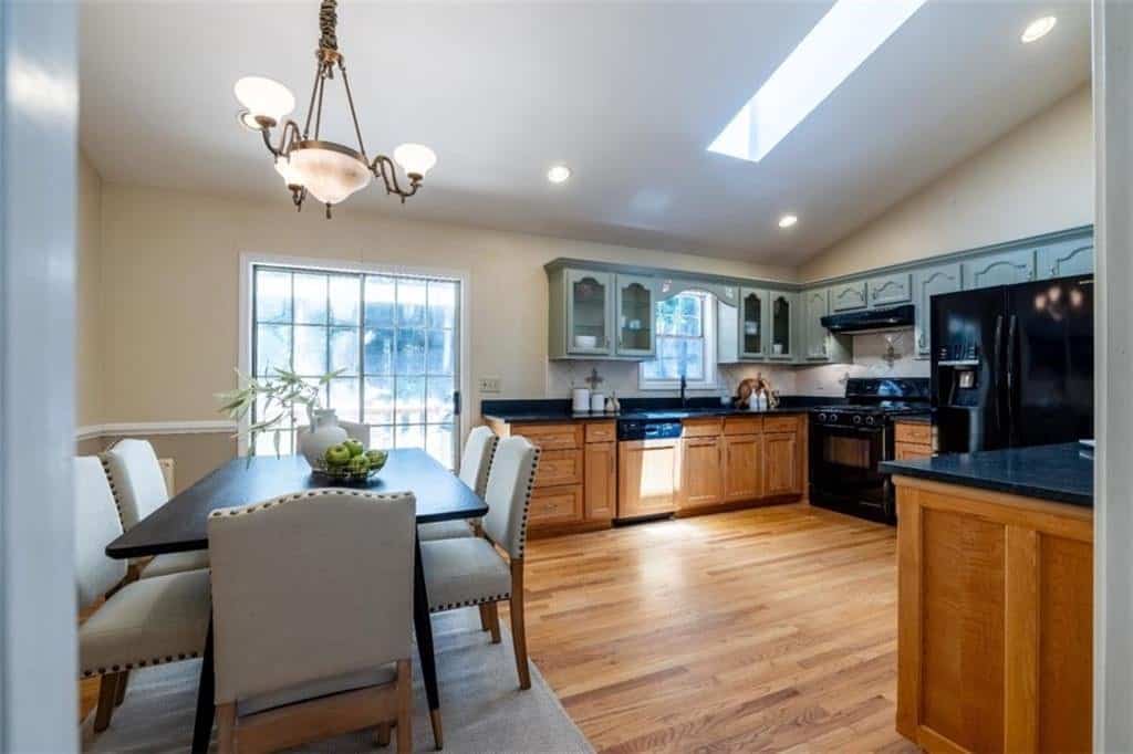 Listing photo 6