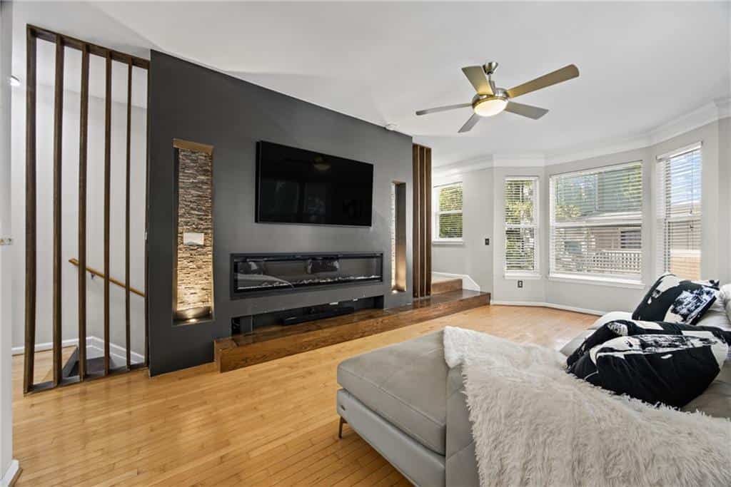 Listing photo 6