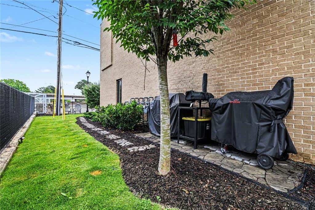 Listing photo 6