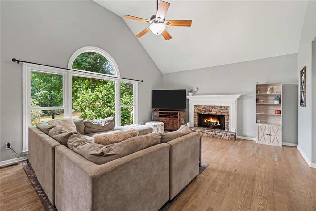 Listing photo 6