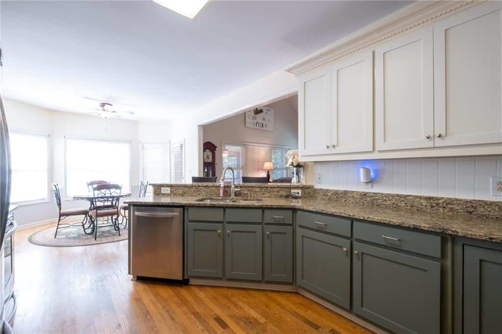 Listing photo 6