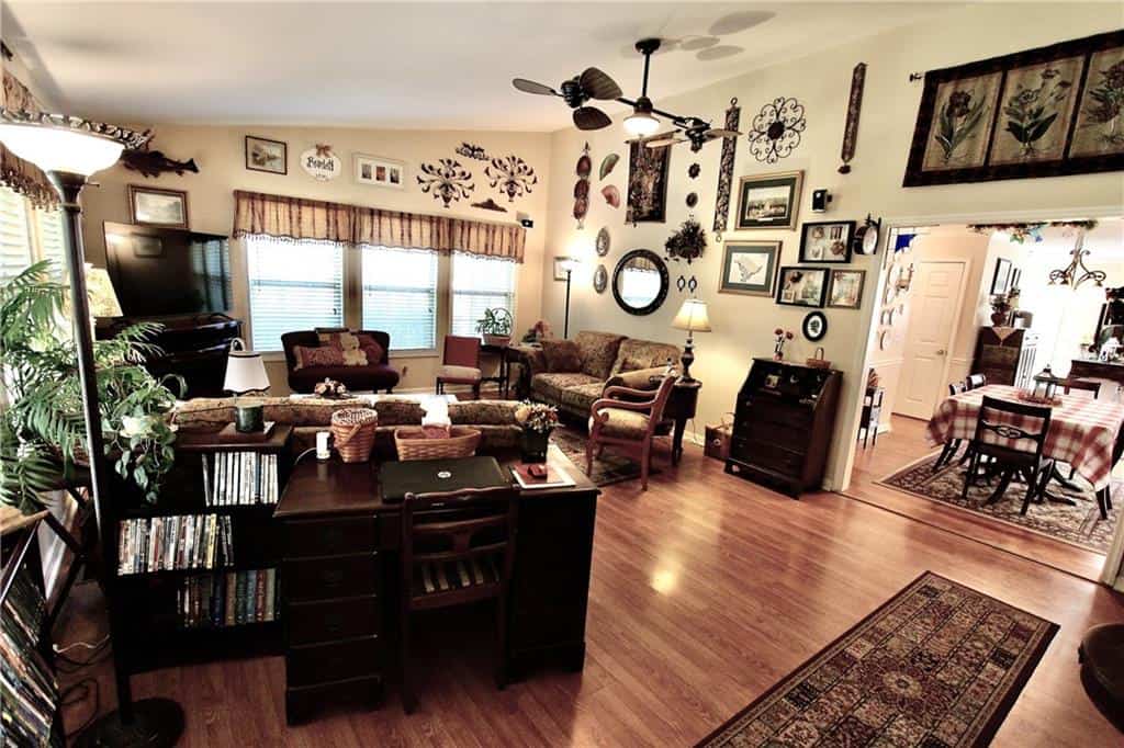 Listing photo 2