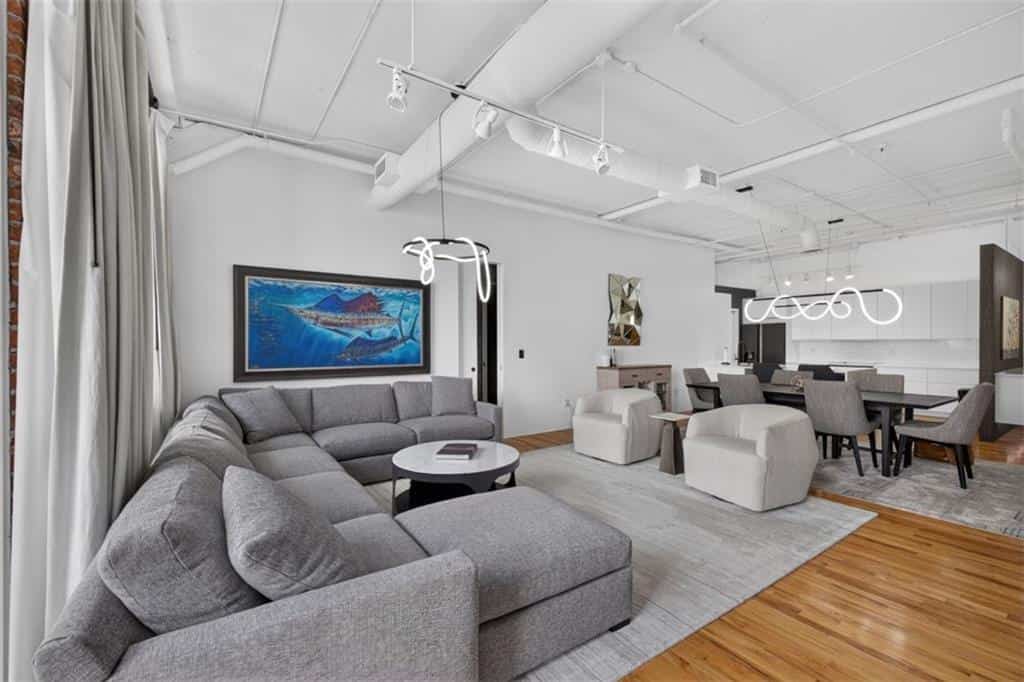 Listing photo 6