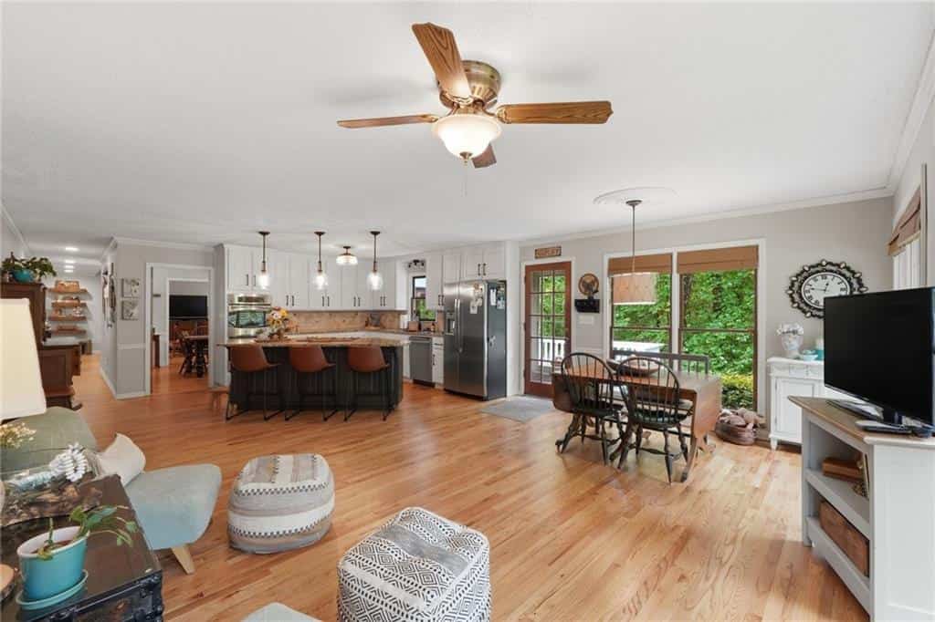 Listing photo 6