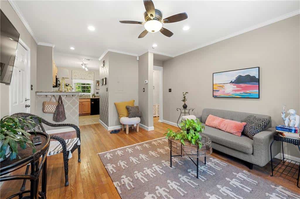 Listing photo 3