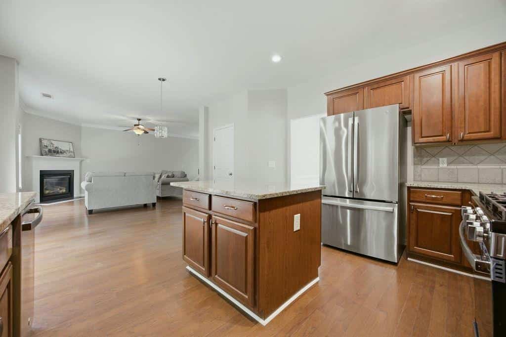 Listing photo 6