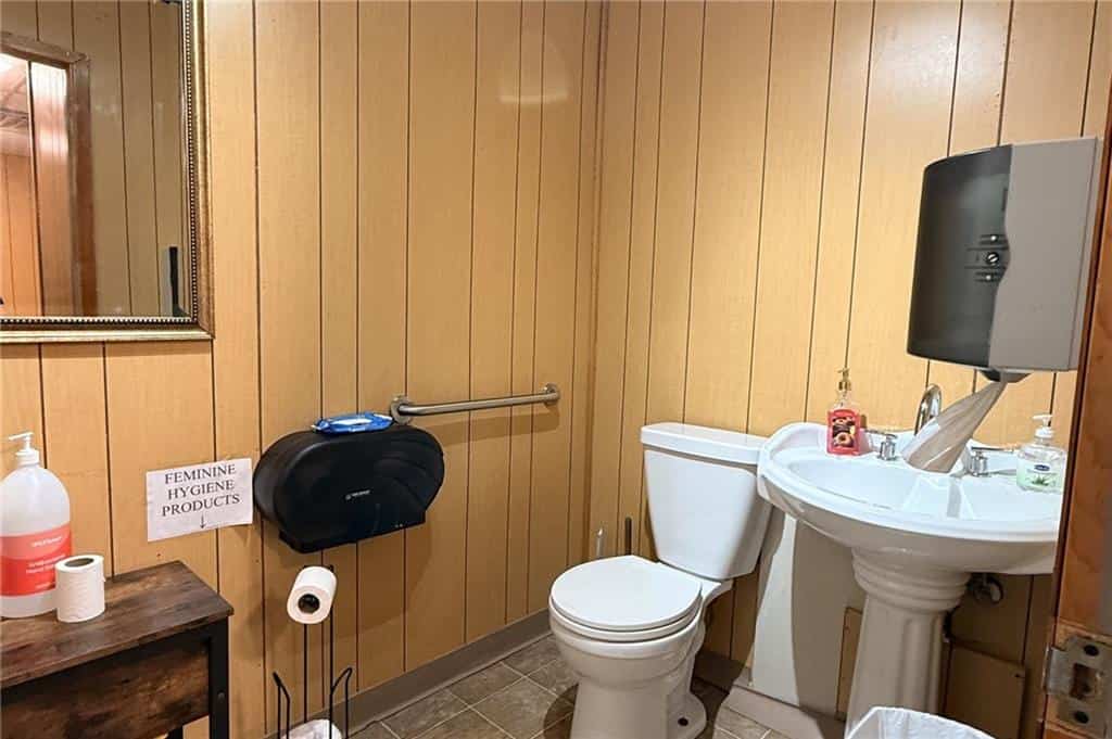 Listing photo 6